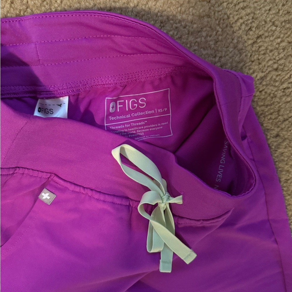 Figs Purple Jolt High Waisted Zamora and Catarina Scrub Top - Picture 7 of 8